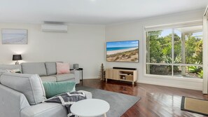 TV, stereo - 7 Horizon Parade, Carrickalinga (CARRICKALINGA)