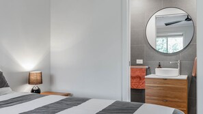 4 bedrooms, iron/ironing board