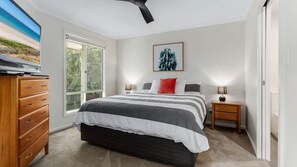 4 bedrooms, iron/ironing board - 7 Horizon Parade, Carrickalinga (CARRICKALINGA)