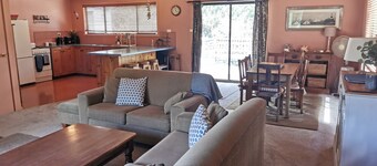 Hazards Homestay, a recently refurbished holiday home, 5 minutes drive to town.