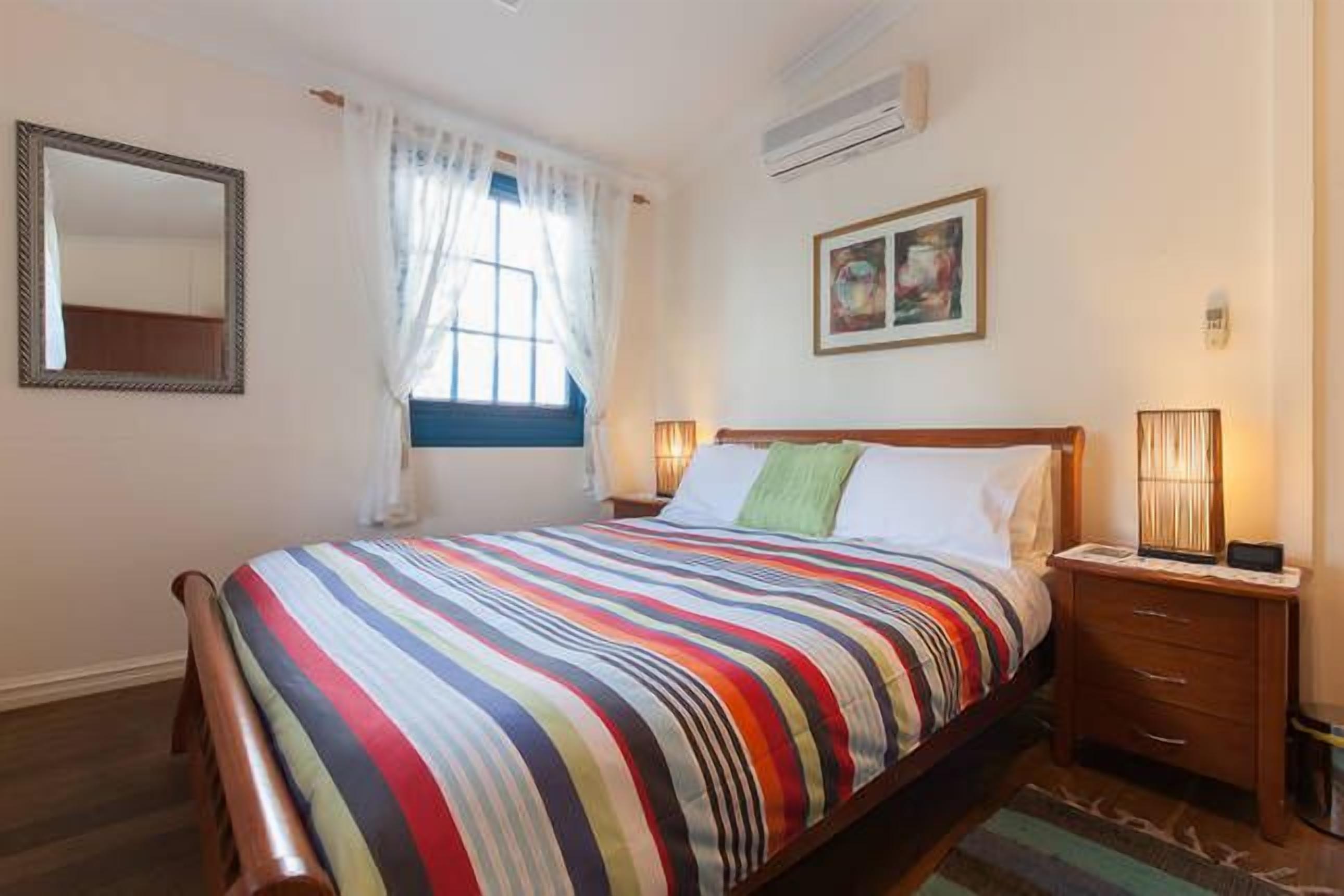 Fremantle South Beach House + Outdoor Studio 4x2 — image 8