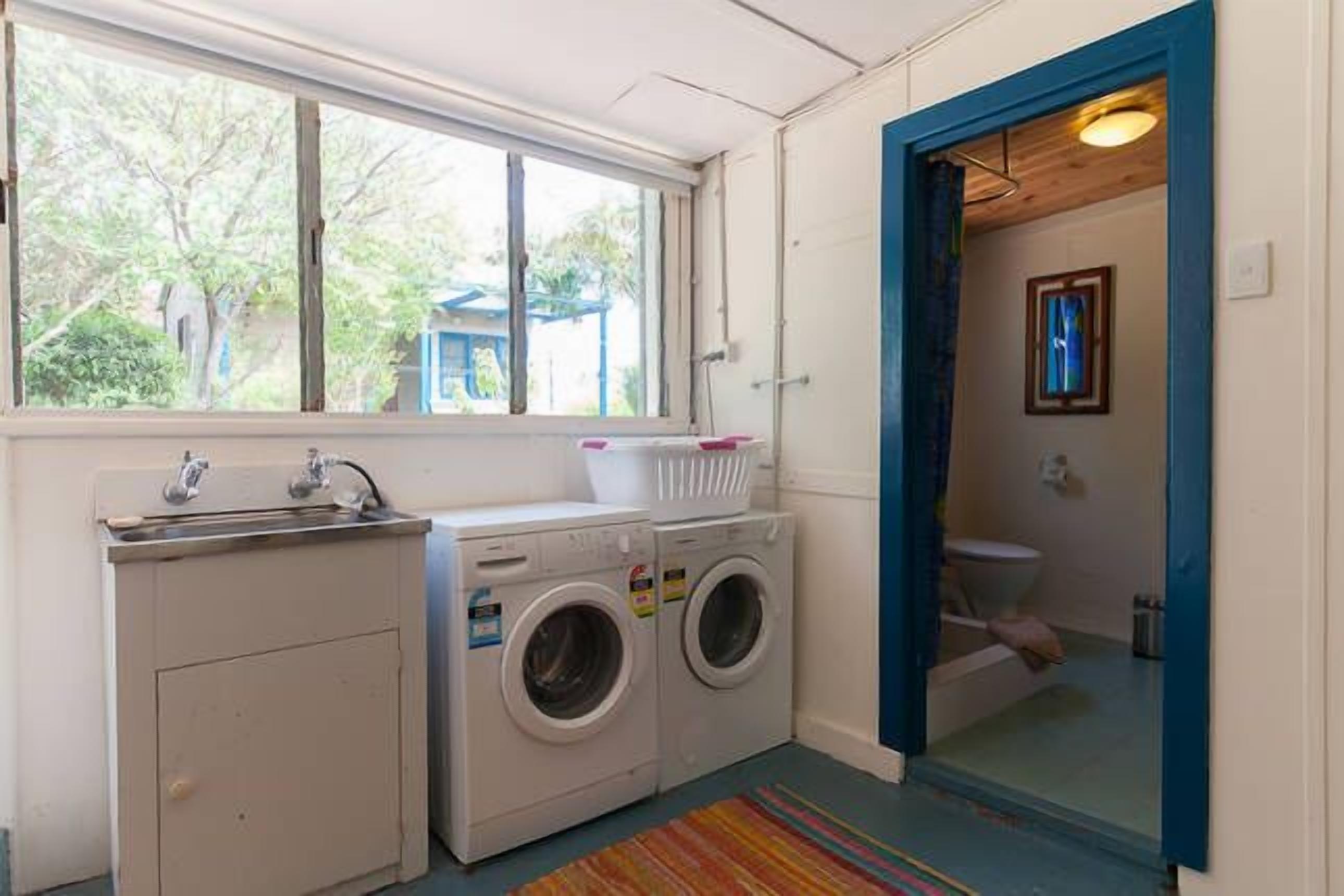 Fremantle South Beach House + Outdoor Studio 4x2 — image 30