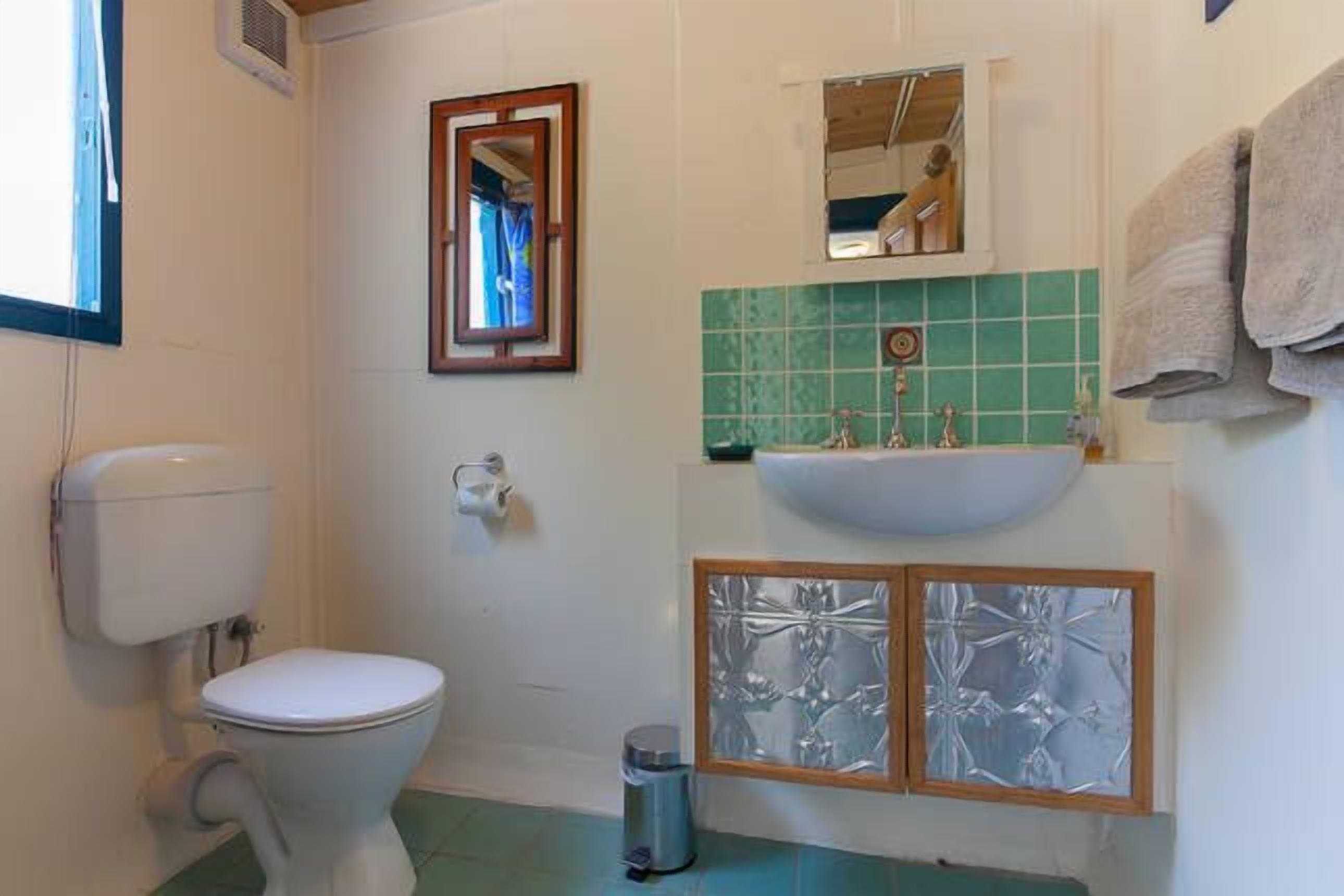 Fremantle South Beach House + Outdoor Studio 4x2 — image 19