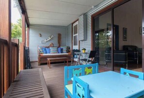 Outdoor dining - Fremantle South Beach House + Outdoor Studio 4x2 (South Fremantle)