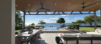 Vakre og elegante 6 bdrm Ocean Front House med direkte tilgang til vannet