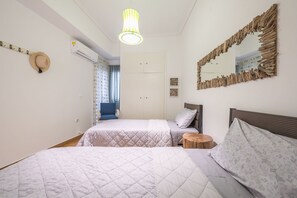 2 bedrooms, iron/ironing board, WiFi - Athenian Apartment is an authentic Greek apartment 1 min from the metro.  (Athina)