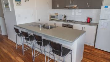 Mikrowelle, Ofen, Herdplatte, Geschirrspüler