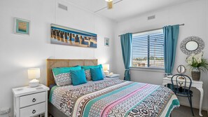 4 bedrooms, iron/ironing board, WiFi