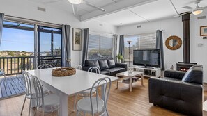 TV, fireplace, DVD player, stereo - Carrickalinga SeaHaven (CARRICKALINGA)