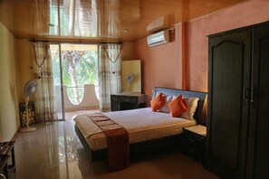 5 bedrooms, in-room safe, iron/ironing board, free WiFi