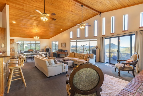  "A Living Canvas" A home with views you will not forget!