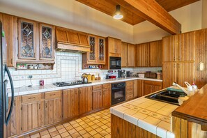 Refrigerador, microondas, horno, placa de cocina