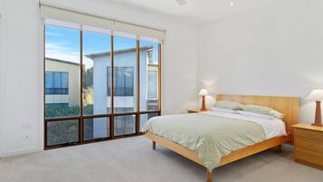 3 bedrooms, Internet