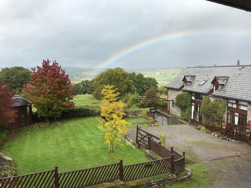 "Home from Home" in the Bannau Brycheiniog with stunning views of the Usk Valley