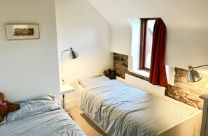 2 chambres, fer et planche à repasser, lit parapluie, Wi-Fi gratuit