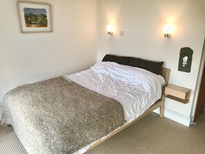 2 bedrooms, iron/ironing board, travel cot, free WiFi