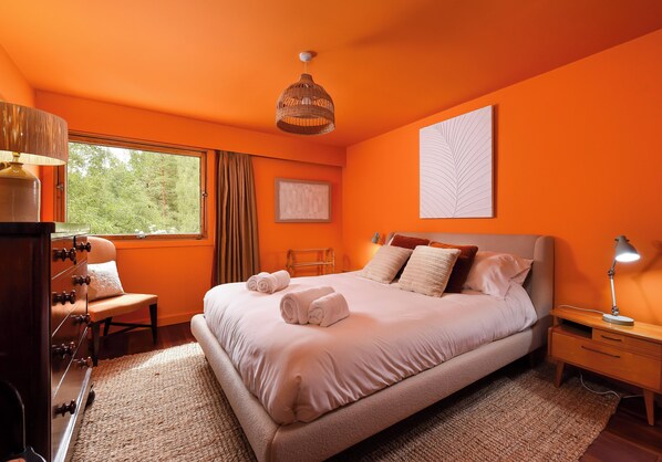 5 عدّة غرف  نوم ومكواة/لوح كي وواي فاي مجانًا وملاءات أسرّة