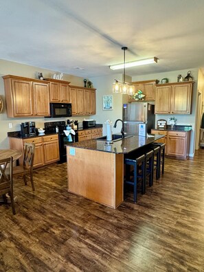 Fridge, microwave, oven, stovetop - 3 BR, 3 Bath, with Dock Access. Lower level with walkout to the lake. (Hollister)
