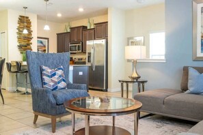 Télévision, lecteur de DVD, chaîne hi-fi, espaces bureaux