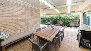 Outdoor dining - Beachside at Normanville - 7 Ronald Street (NORMANVILLE)
