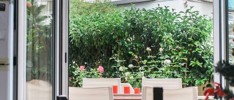 تناول الطعام