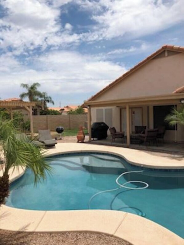 Outdoor pool - Superb location !!!! Excellent Weather!! What are you waiting for?? (Phoenix)