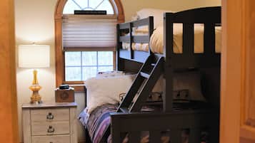 4 habitaciones, tabla de planchar con plancha, wifi y ropa de cama