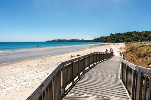 Beach - Apartment on the Beach - The Sands Unit 21 - Picturesque 2 Bedroom Beachfront Apartment (Waiheke Island)