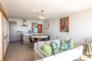 TV - Apartment on the Beach - The Sands Unit 21 - Picturesque 2 Bedroom Beachfront Apartment (Waiheke Island)