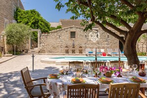 Outdoor dining - Villa for 12/14 people garden, pool, bbq, 100 meters from the sea, A / C, wi-fi (Donnalucata)