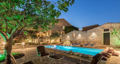 Villa pour 12/14 personnes jardin, piscine, barbecue, Ă 100 mĂštres de la mer, A / C, wi-fi