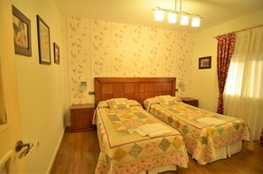 2 slaapkamers, een strijkplank/strijkijzer, reisbedje, gratis wifi