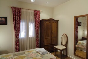 2 bedrooms, iron/ironing board, travel crib, free WiFi - Beautiful rural house in Segovia, recently restored and fully equipped (Chañe)
