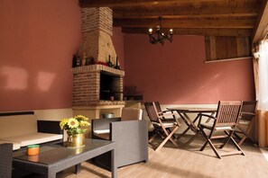 Outdoor dining - Beautiful rural house in Segovia, recently restored and fully equipped (Chañe)