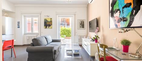 Televisión, Netflix, libros y servicios de streaming