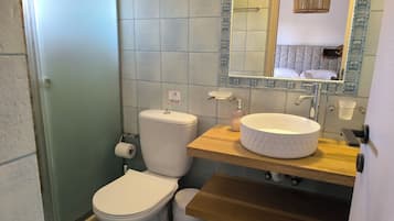 Ducha y bañera combinadas, bañera de hidromasaje y secador de pelo