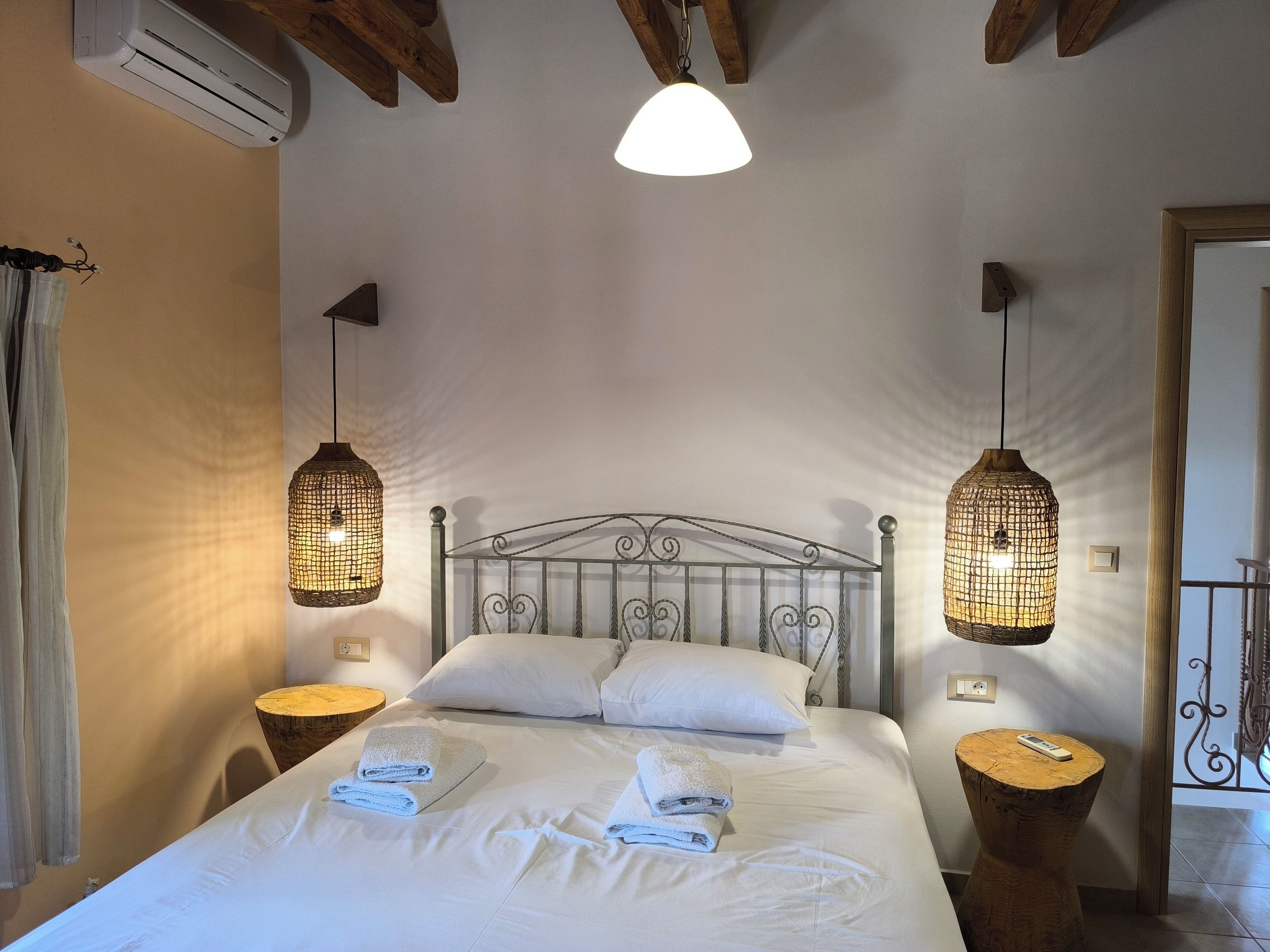 4 chambres, fer et planche à repasser, Wi-Fi, draps fournis