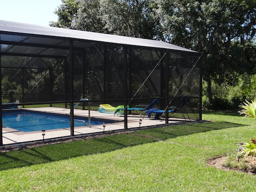 Beautiful holiday home with private swimming pool suitable for 6 people
