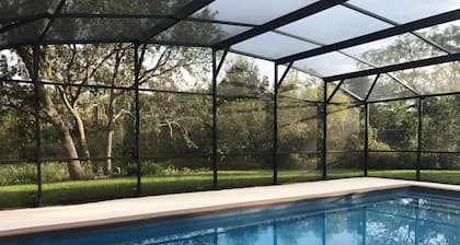 Beautiful holiday home with private swimming pool suitable for 6 people