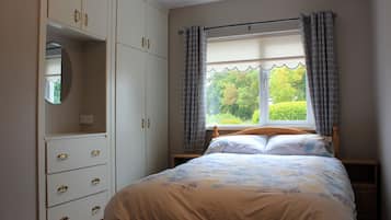 4 dormitorios, tabla de planchar con plancha, Internet y ropa de cama