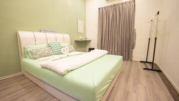 4 Bedroom Apartment | 4 bedrooms, laptop workspace, blackout drapes, free WiFi