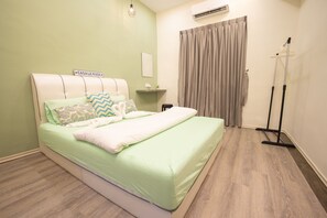 4 Bedroom Apartment | 4 bedrooms, laptop workspace, blackout drapes, free WiFi - Casa Le Rock (Langkawi)