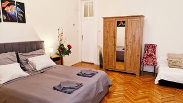 2 bedrooms, desk, iron/ironing board, free WiFi