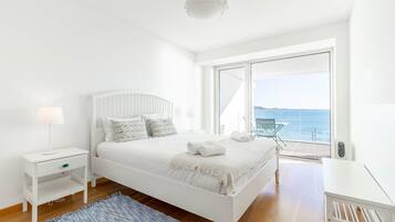 4 bedrooms, iron/ironing board, Internet, bed sheets