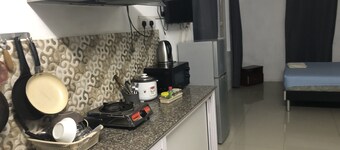 Luc studio in full heart of cove of English bay, 15min of port mathurin
