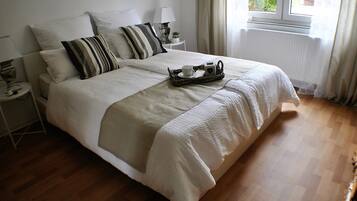 2 bedrooms, iron/ironing board, free WiFi, bed sheets