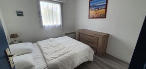 1 habitación, tabla de planchar con plancha y wifi