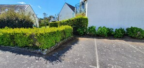 Property grounds - ground floor apartment (Arzon)