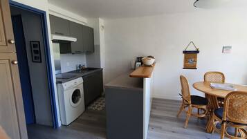 KylskÄp, mikrovÄgsugn, ugn och spishÀll