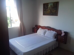 3 bedrooms, iron/ironing board, internet